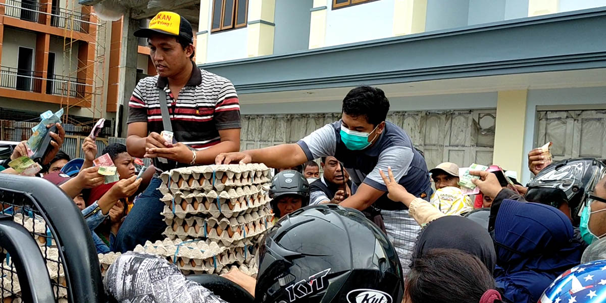 merisikokan-diri-tertular-virus-corona-di-arena-pasar-murah